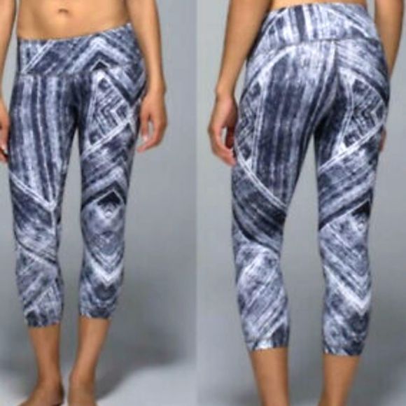 lululemon athletica Pants - Lululemon sz 6 wunderunder yoga pants, b&w Brush Stroke pattern